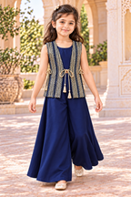 Girl walking in a navy blue sleeveless jacket, cropped blouse and wide-flared palazzo trousers